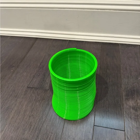 NWOT XL Slinky Vibrant Green Spring Toy for Kids Boys- Extends over a foot - Picture 2 of 4